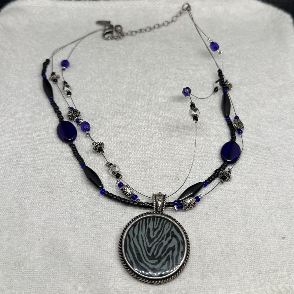Elegant Silver and Blue Pendant Necklace